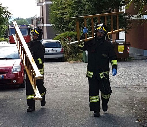 Biella: Fuga di gas per un tubo colpito da un auto