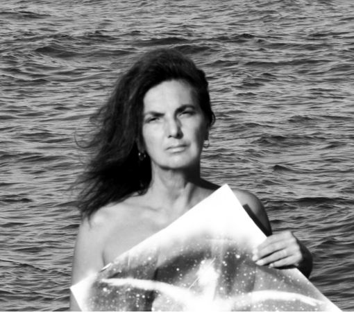 Roberta Toscano: artista, donna tenace e testimone di una vittoria sulla malattia