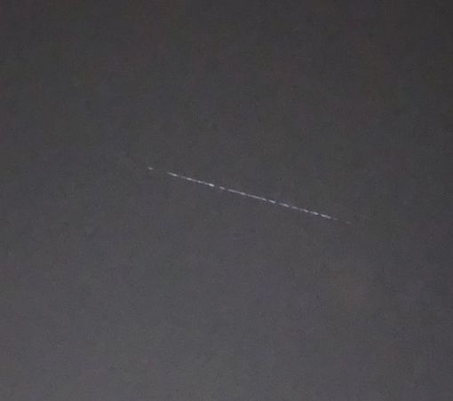 Quelle strane luci nel cielo a Lessona, comete? No, satelliti, foto Cristiano Gatti