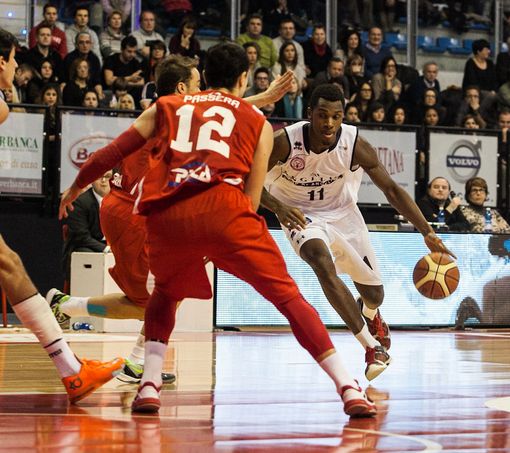Basket - Lombardi, il ragazzo che salta più in alto di tutti