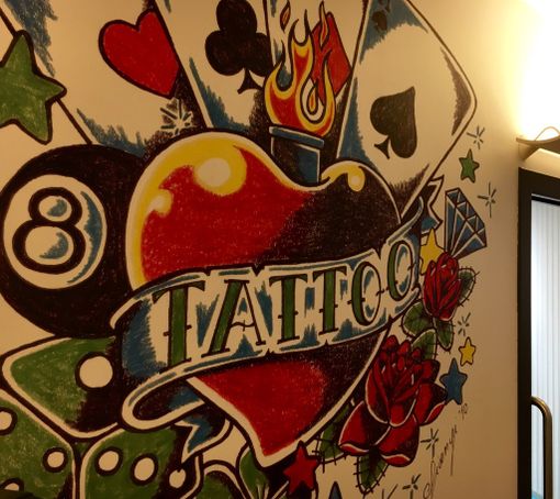 Giangi Mano Libera festeggia vent'anni di tatuaggi Giangi Mano Libera festeggia vent'anni di tatuaggi