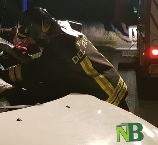 Valdilana, incidente tra un carroattrezzi e un Suv, sul posto anche l'ambulanza, foto archivio Valdilana, incidente tra un carroattrezzi e un Suv, sul posto anche l'ambulanza, foto archivio