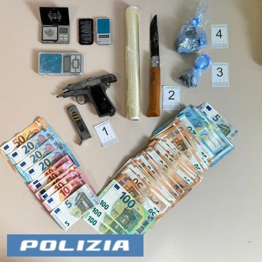 Pistola ed eroina in casa: arrestato pregiudicato biellese grazie ad una segnalazione su  YOUPOL