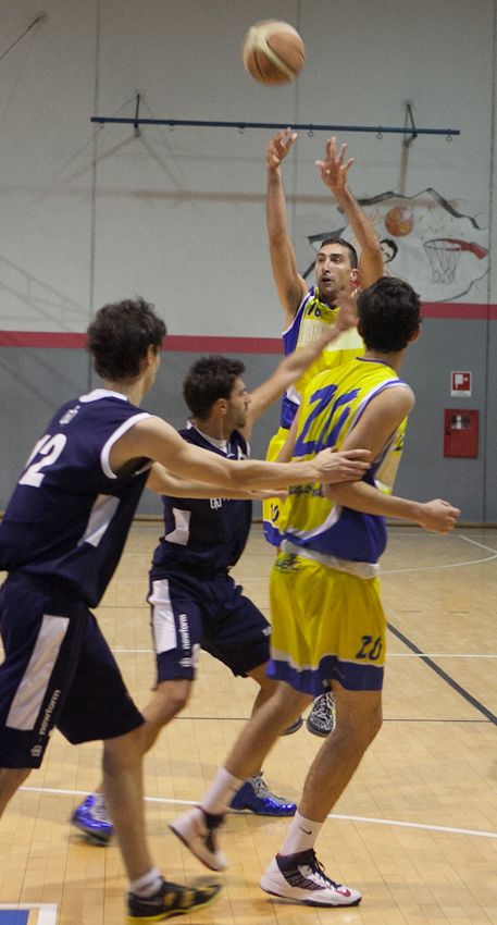Basket - Vigliano vince ma senza brillare la prima partita dei play out