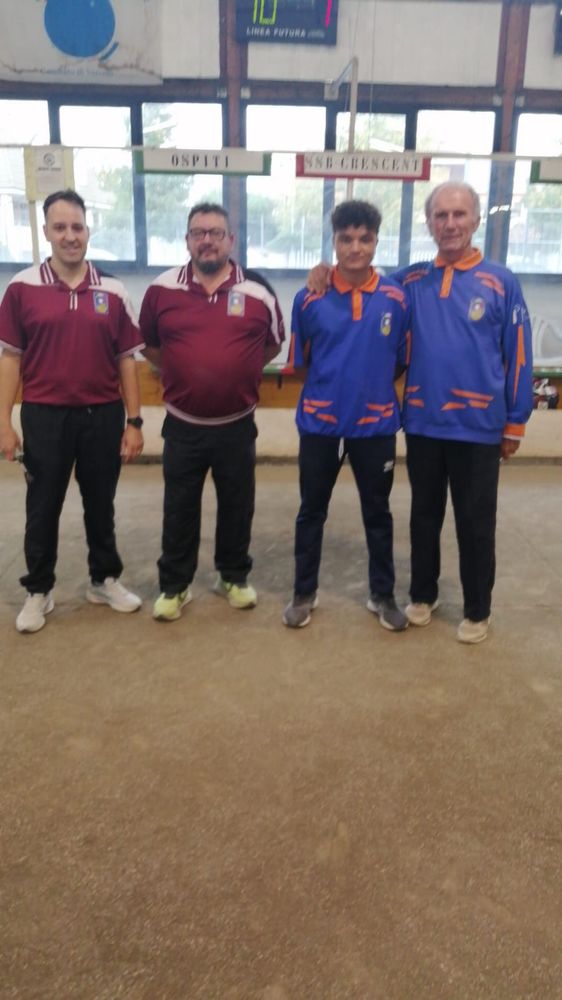 A destra in maglia azzurra Bevilacqua ed Algarotti di Valle Elvo - Foto Federbocce