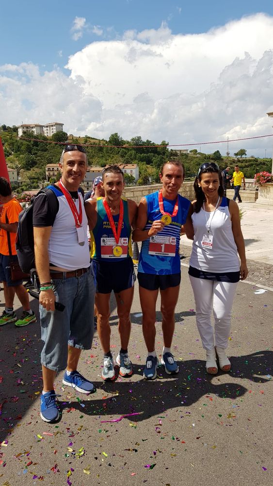 Velatta-Di Cecco, rivali amici insieme al traguardo dell'Ultramaratona delle Fiabe Velatta-Di Cecco, rivali amici insieme al traguardo dell'Ultramaratona delle Fiabe