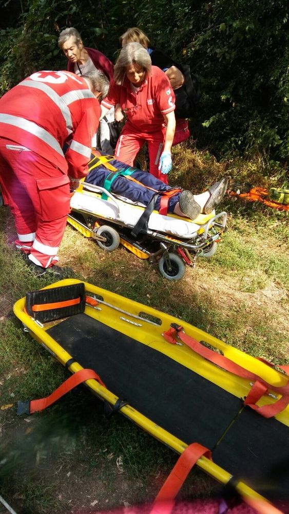 Cade in un dirupo a Fontaneto d'Agogna Cade in un dirupo a Fontaneto d'Agogna