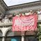 Mai bandiera bianca contro la violenza di genere, a Biella esposto un vessillo a Villa Schneider FOTO e VIDEO