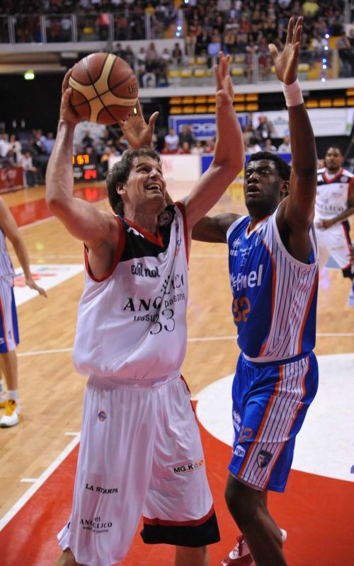 Prima di pensare agli americani i nodi da sciogliere sono Renzi e Jurak