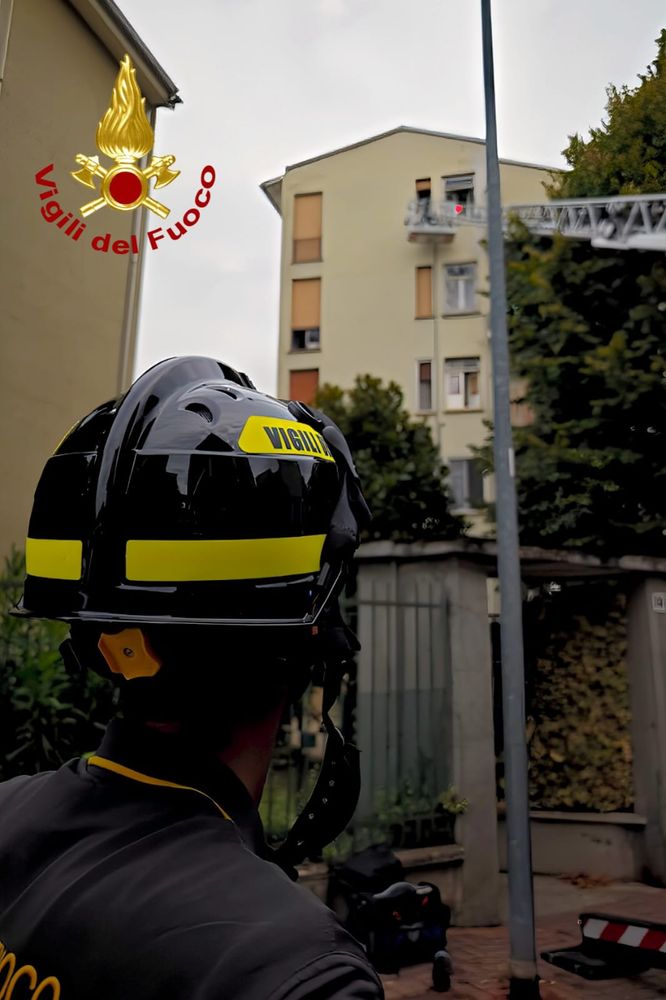 Vercelli, soccorso a persona in via Siracusa Vercelli, soccorso a persona in via Siracusa