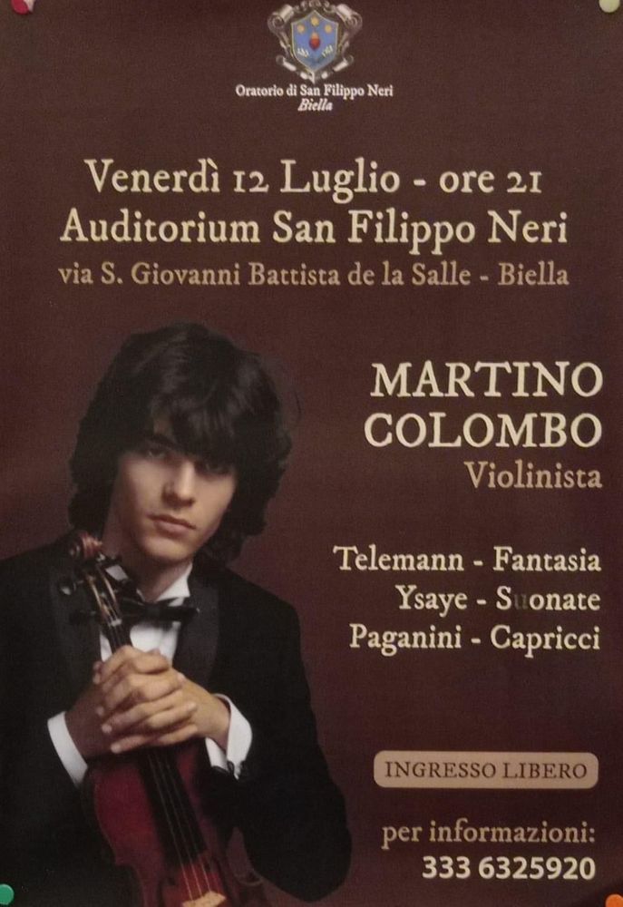 Martino Colombo in concerto a Biella, sulle note del violino.
