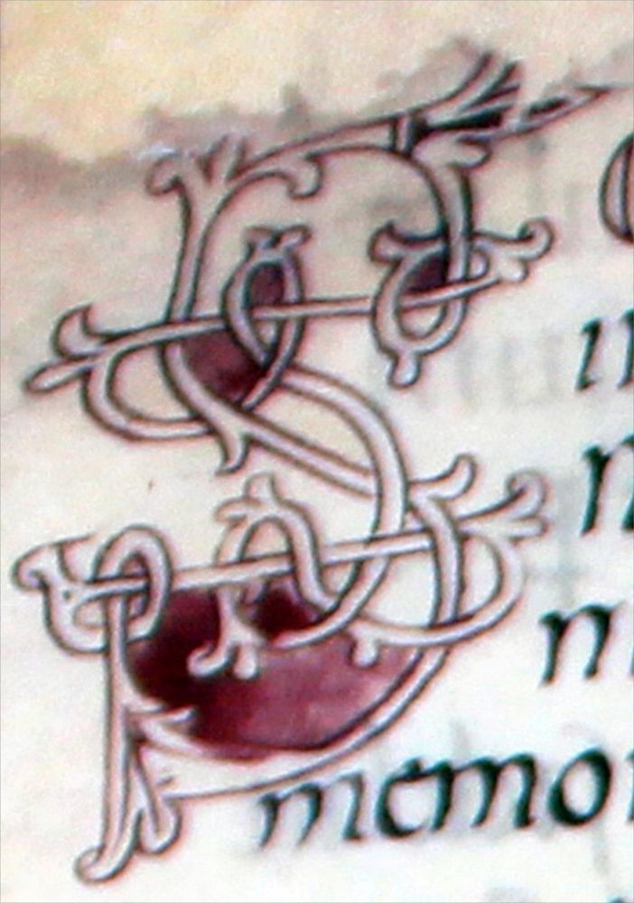 Incipit “S”, Sacramentarium Episcopi Warmundi (Sacramentario del Vescovo Warmondo di Ivrea): fine secolo X, Ivrea, Biblioteca Capitolare, Ms 31 LXXXVI). Priuli Verlucca,1990, copia posseduta a Biella dal Comm. Mario Coda.