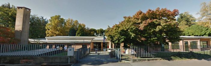 Alla "Cerruti" i genitori tinteggiano una sezione