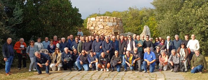 Biella, cori sardi, trentini e piemontesi in visita all’area monumentale di Nuraghe Chervu.