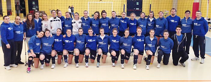 Atlete e staff tecnico-dirigenziale delle due formazione del Teamvolley in serie D