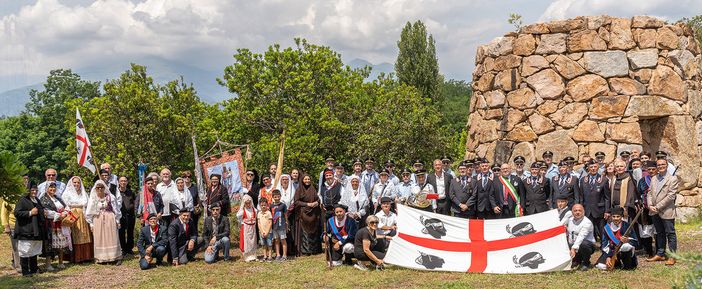 Alzabandiera e benedizione delle pietre di memoria a conclusione della Festa sarda di Biella