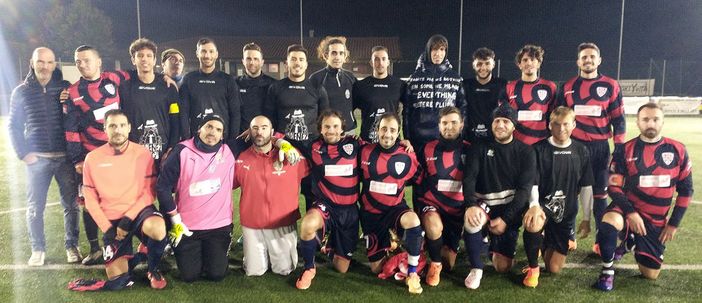 Nell’immagine, le formazioni “Su Nuraghe Calcio Biella” e “Ghiemez Shop”.