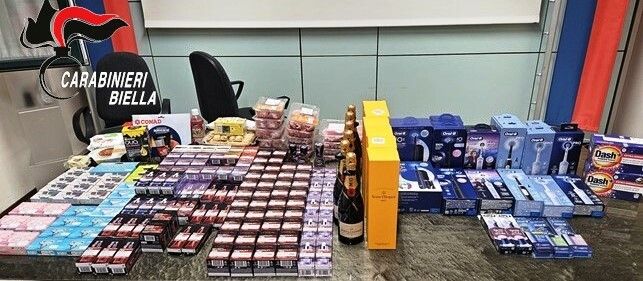 Borsoni pieni di merce rubata: denunciati tre uomini a Biella