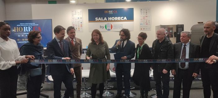 Horeca Expoforum a Lingotto Fiere, il salone sulla ristorazione professionale tra TikTok, robot camerieri e cioccolatini al persico [VIDEO]