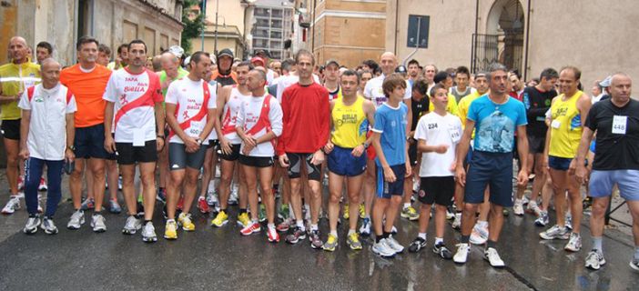 La partenza "bagnata" dell'edizione 2012 (Foto www.biellaedintorni.it)