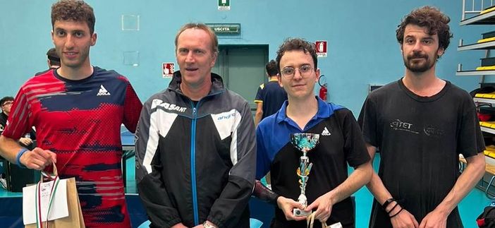 David Dabbicco (terzo da sinistra) , autore di una strepitosa prestazione ai campionati regionali di Moncalieri - Foto TT Biella David Dabbicco (terzo da sinistra) , autore di una strepitosa prestazione ai campionati regionali di Moncalieri - Foto TT Biella