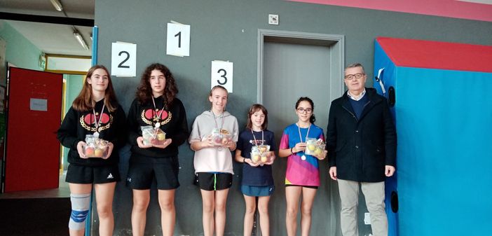 I protagonisti del Grand Prix Regionale Giovanile di Cossato con il Sindaco Moggio - Foto pagina FB TT Biella