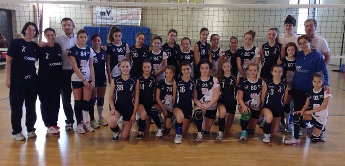 Il gruppone di atlete del Gaglianico e del Teamvolley Under 13