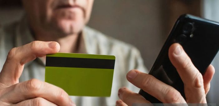 Cossato: Si finge Maresciallo dei Carabinieri e truffa un giovane per oltre 6.000 euro Cossato: Si finge Maresciallo dei Carabinieri e truffa un giovane per oltre 6.000 euro