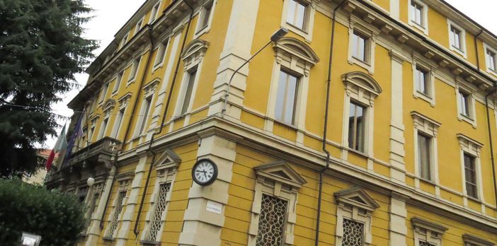 Molesta 40enne alla fermata del bus, migrante arrestato e già scarcerato