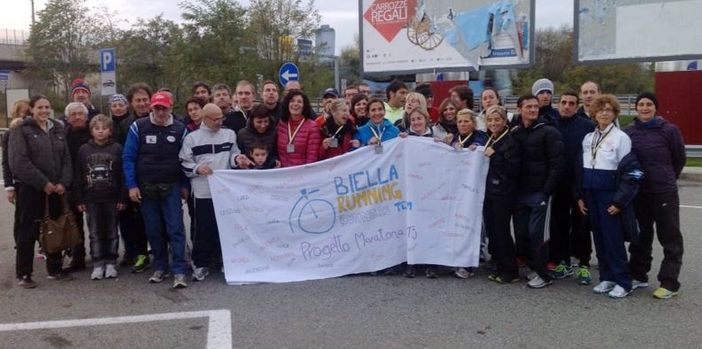Il gruppone di biellesi che ha partecipato alla Turin Marathon con il Progetto Maratona