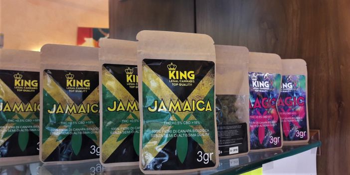 Cannabis legale a Biella: Da Langhi Tabacchi sono arrivate "Magic" e "Jamaica" Cannabis legale a Biella: Da Langhi Tabacchi sono arrivate "Magic" e "Jamaica"