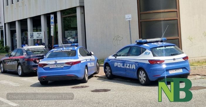 Biella, Polizia e Carabinieri perquisiscono un'abitazione: l'uomo va in escandescenza - Foto di repertorio
