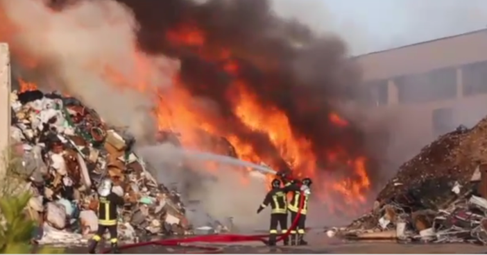 Rifiuti pericolosi a fuoco a Mortara: La nota dell'Arpa Lombardia FOTOGALLERY Rifiuti pericolosi a fuoco a Mortara: La nota dell'Arpa Lombardia FOTOGALLERY