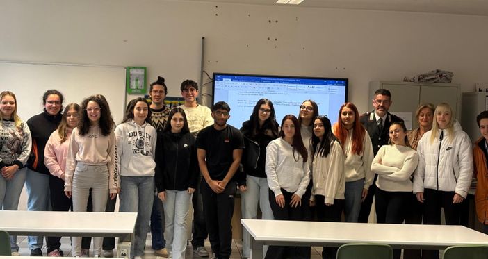 Legalità e futuro: i Carabinieri di Valle Mosso di Valdilana incontrano gli studenti