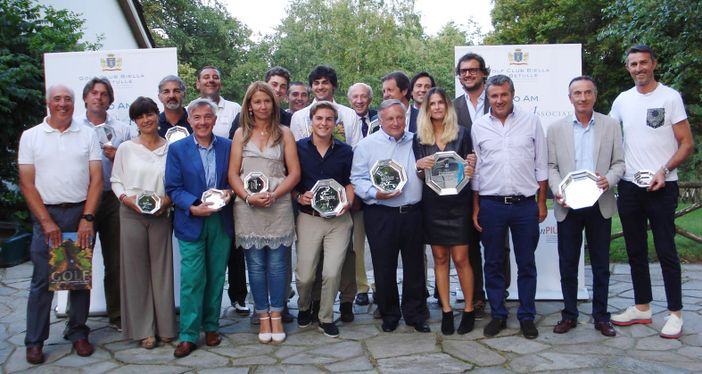 Il gruppo dei premiati nella Pro-am Soardo &amp; Associati