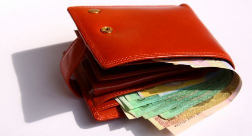 Valle Mosso, trova portafoglio con 500 euro e lo consegna ai Carabinieri Valle Mosso, trova portafoglio con 500 euro e lo consegna ai Carabinieri