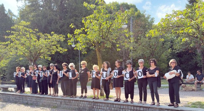 Cessate il fuoco, le donne biellesi manifestano: "Sì al coraggio di osare la pace”. Cessate il fuoco, le donne biellesi manifestano: "Sì al coraggio di osare la pace”.