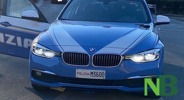 Inseguimento di Polizia a Biella, poi l'auto si schianta contro un muretto: uomo in manette (foto di repertorio)