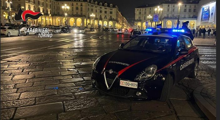 Torino; Ingoiano la droga alla vista dei Carabinieri