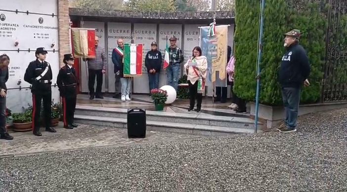 4 Novembre a Viverone, consegnate anche le borse di studio agli studenti meritevoli (foto dalla pagina Facebook di Comune di Viverone)