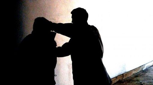 Biella: Nella notte lite tra giovani in un bar di via Italia