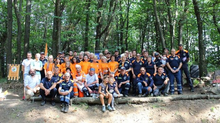 Gli Aib di Roppolo e Borgosesia insieme durante la firma del patto di amicizia tra i due comuni a settembre 2018