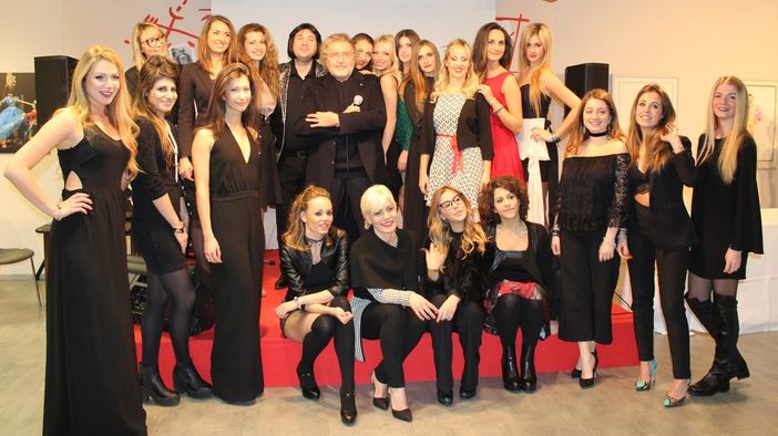 Le modelle di “Social Model” con Omar Ronda, Viola Erdini e Ruggero De i Timidi - Foto Daniela Fresc