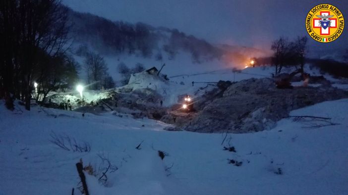 Soccorso Alpino: Prosegue il lavoro all'Hotel Rigopiano