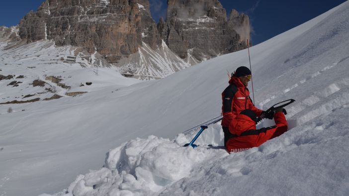 Per gli sciatori: I Carabinieri informano sui pericoli valanghe e invitano alla prudenza