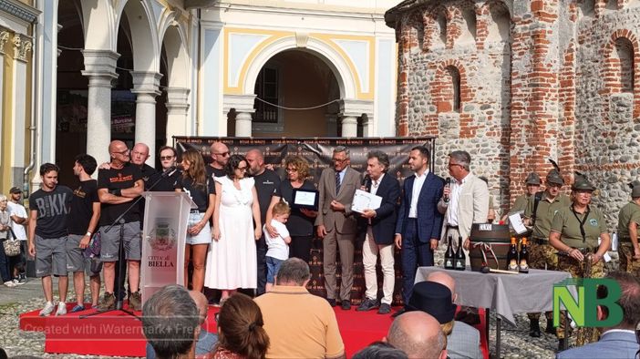 Bolle di Malto 2025, su il sipario alla 10° edizione: cerimonia di apertura con l'apertura del primo fusto (servizio di Mattia Baù per newsbiella.it)