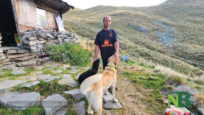 La storia di Giorgio, il pastore romeno che ama i suoi animali foto Mauro Benedetti per newsbiella.it La storia di Giorgio, il pastore romeno che ama i suoi animali foto Mauro Benedetti per newsbiella.it
