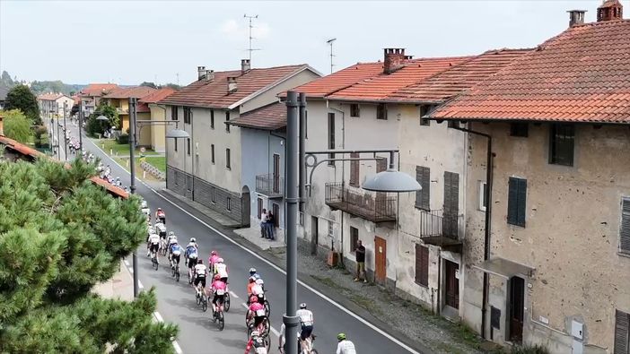 Ciclismo, la Vuelta accende Valdengo: le immagini del "traguardo sprint" - Foto e video Dimitri Ozino Ciclismo, la Vuelta accende Valdengo: le immagini del "traguardo sprint" - Foto e video Dimitri Ozino