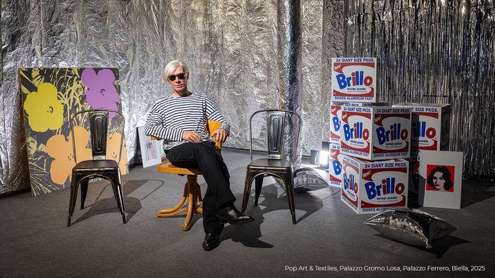 Andy Warhol a Biella: la mostra Pop Art &amp; Textiles tra opere iconiche e tessuti inediti