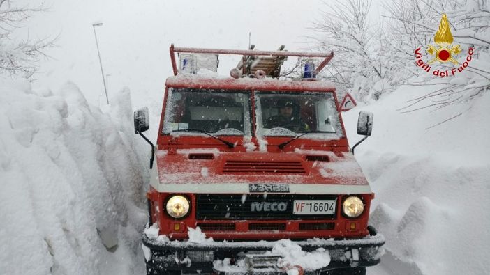 Intensa attività dei Vigili del Fuoco per emergenza neve e sisma FOTOGALLERY